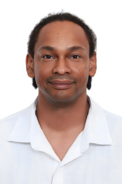 Take passport photo at professional studio in Ho Chi Minh City