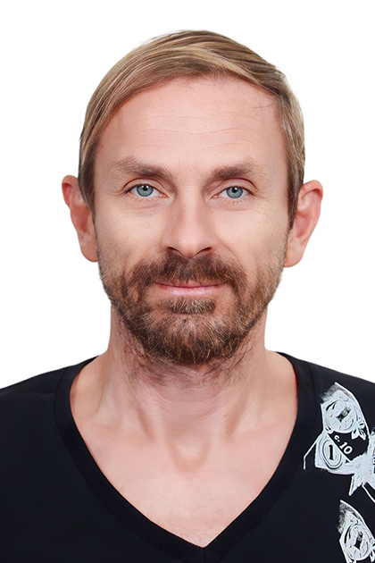 Take passport photo at professional studio in Ho Chi Minh City